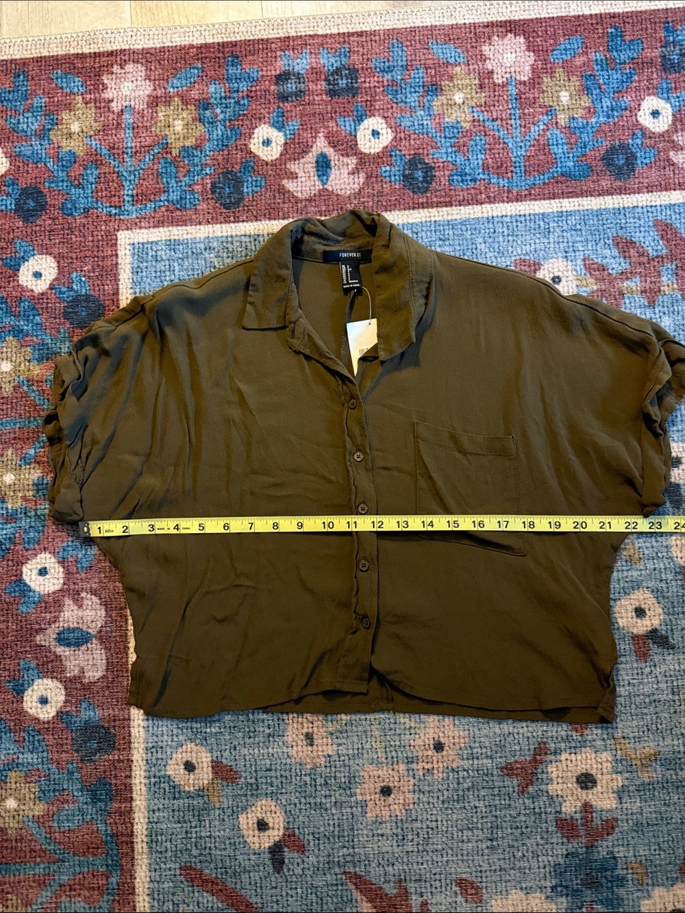 NWT • Forever21 • Cropped button down - Picture 5 of 6